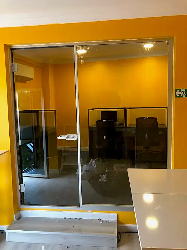 Ekoline Seri Rondo Kilitli Ofis Cam Bölme Sistemleri