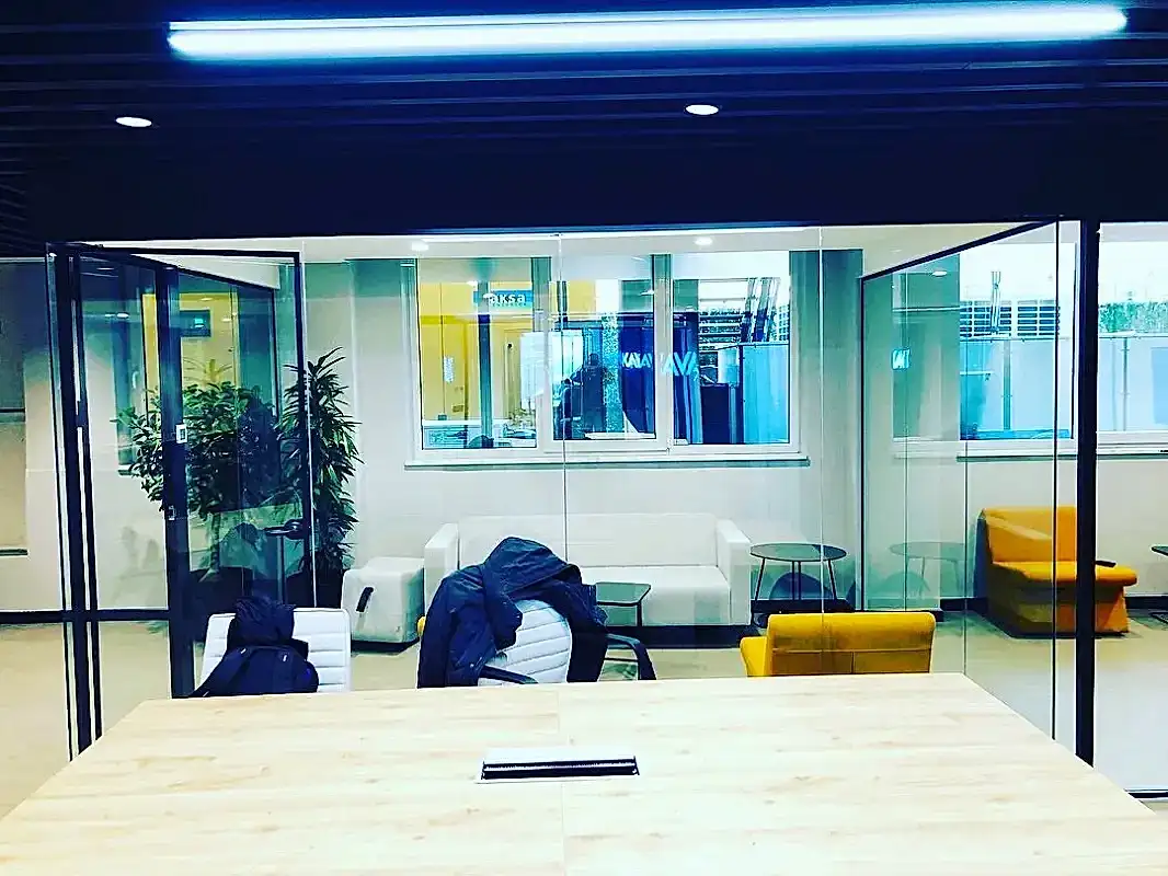 Ekoline Serisi Hoppe Alüminyum Çerçeveli Cam Ofis Bölme Sistemleri