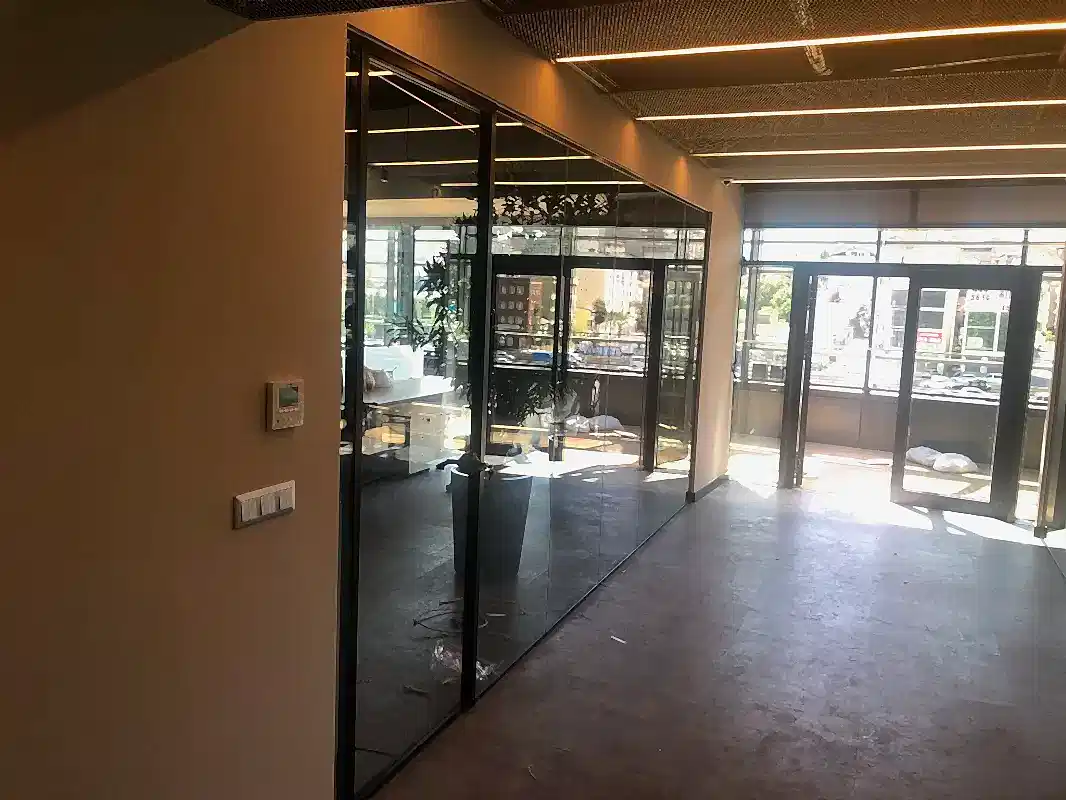 Ekoline Hoppe Kapılı Cam Bölme Sistemleri | Camdizayn