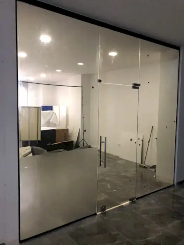 Hidrolikli Cam Detay Aksesuarlı Ofis Bölme