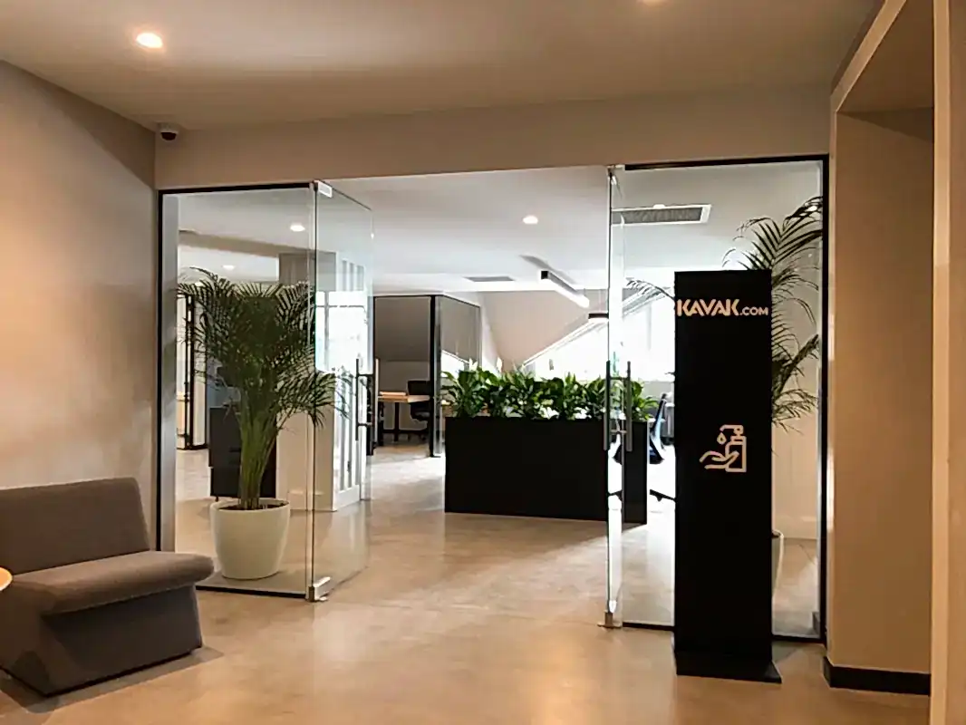 Hidrolik Cam Kapılı Ofis Bölme