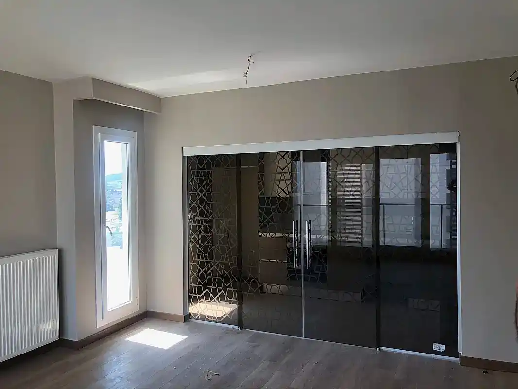 Opike Sistem Bronz Renkli ve Kumlama Desenli Sürme Cam Kapılar