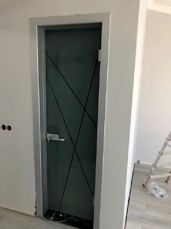 Alüminyum Kasalı & Rondo Aksesuarlı Kumlama Cam Kapılar