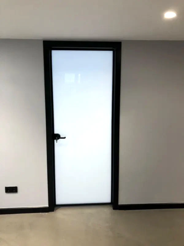 Hoppe Çerçeveli Opak Camlı Ofis ve Konut Kapı Sistemleri