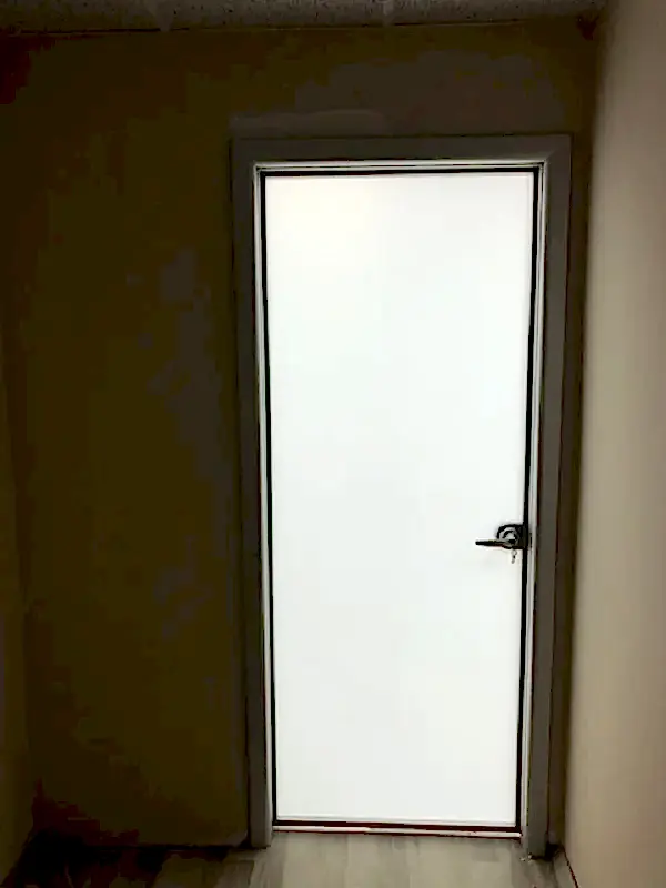 Hoppe Çerçeveli Opak Camlı İç Mekan Kapı Sistemleri