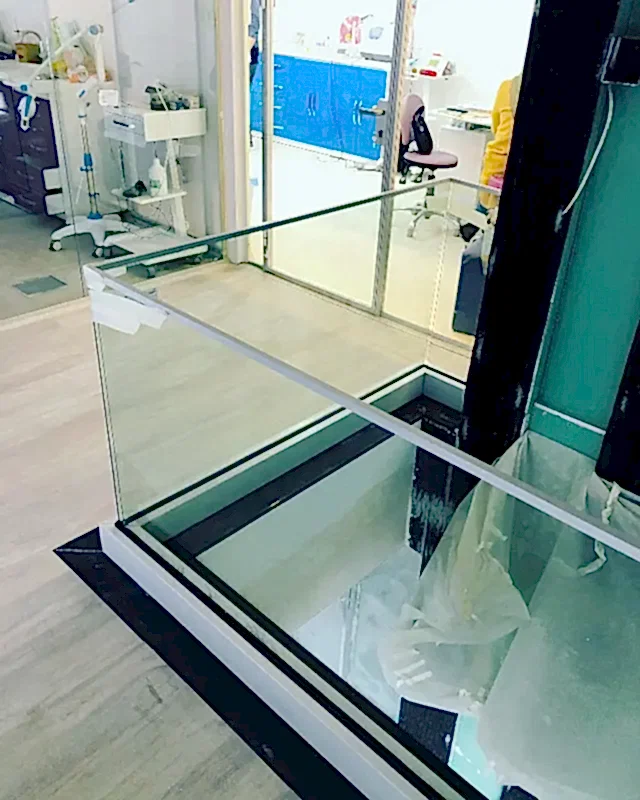 Bazalı Cam Korkuluk Sistemleri | Alüminyum Profil Bağlantılı Temperli Cam Korkuluk