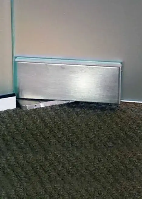 Kendinden Hidrolik Menteşeli Cam Kapı