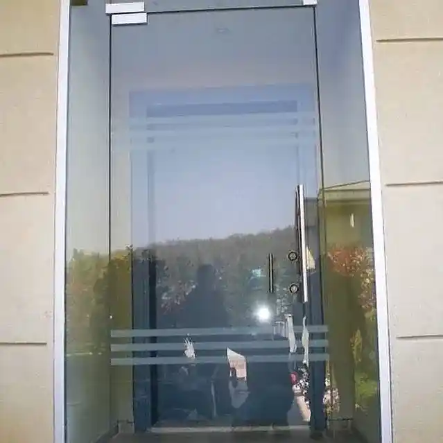 Rüzgarlık Girişi Cam Kapı