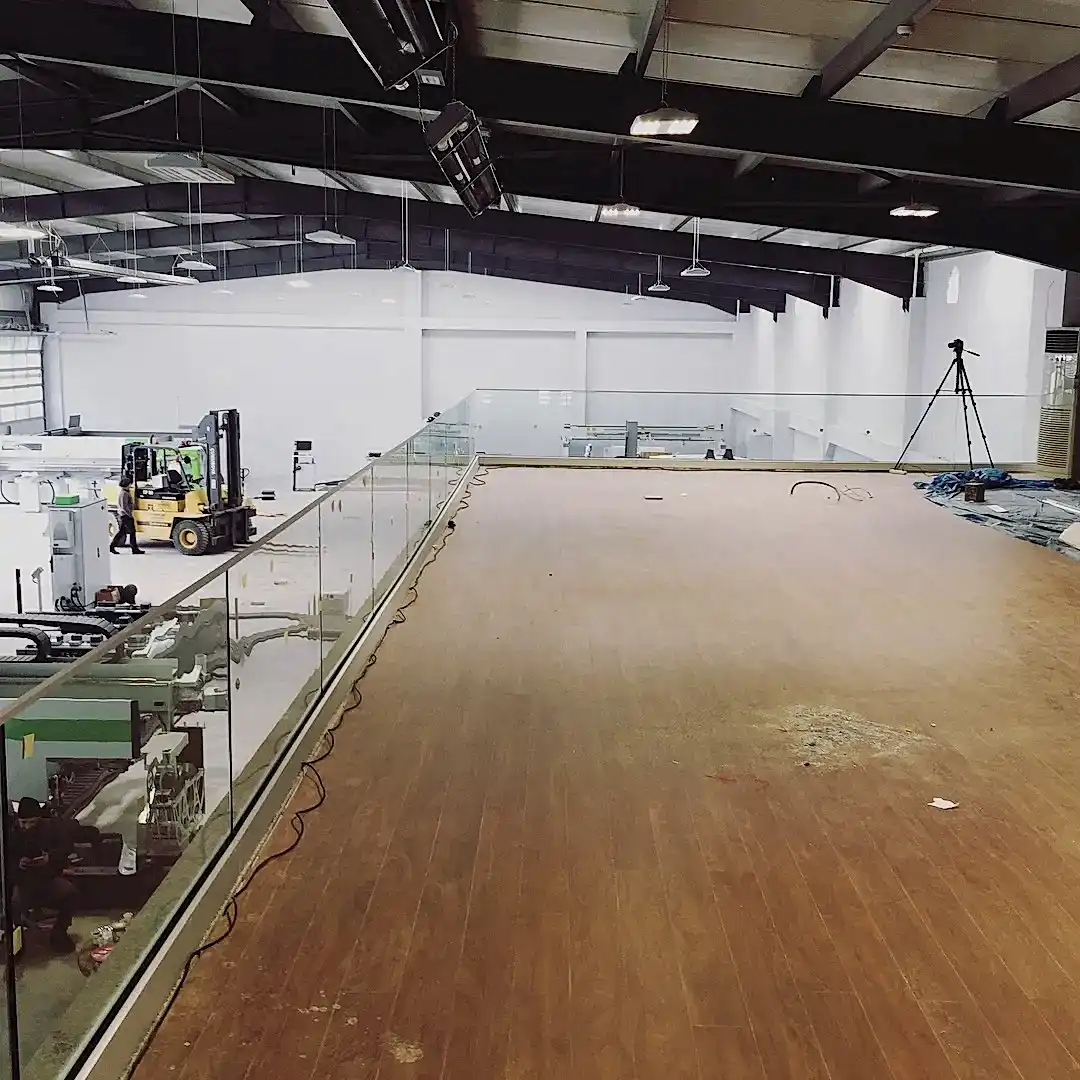 Bazalı Cam Korkuluk Sistemleri | Modern ve Güvenli Tasarım - Camdizayn