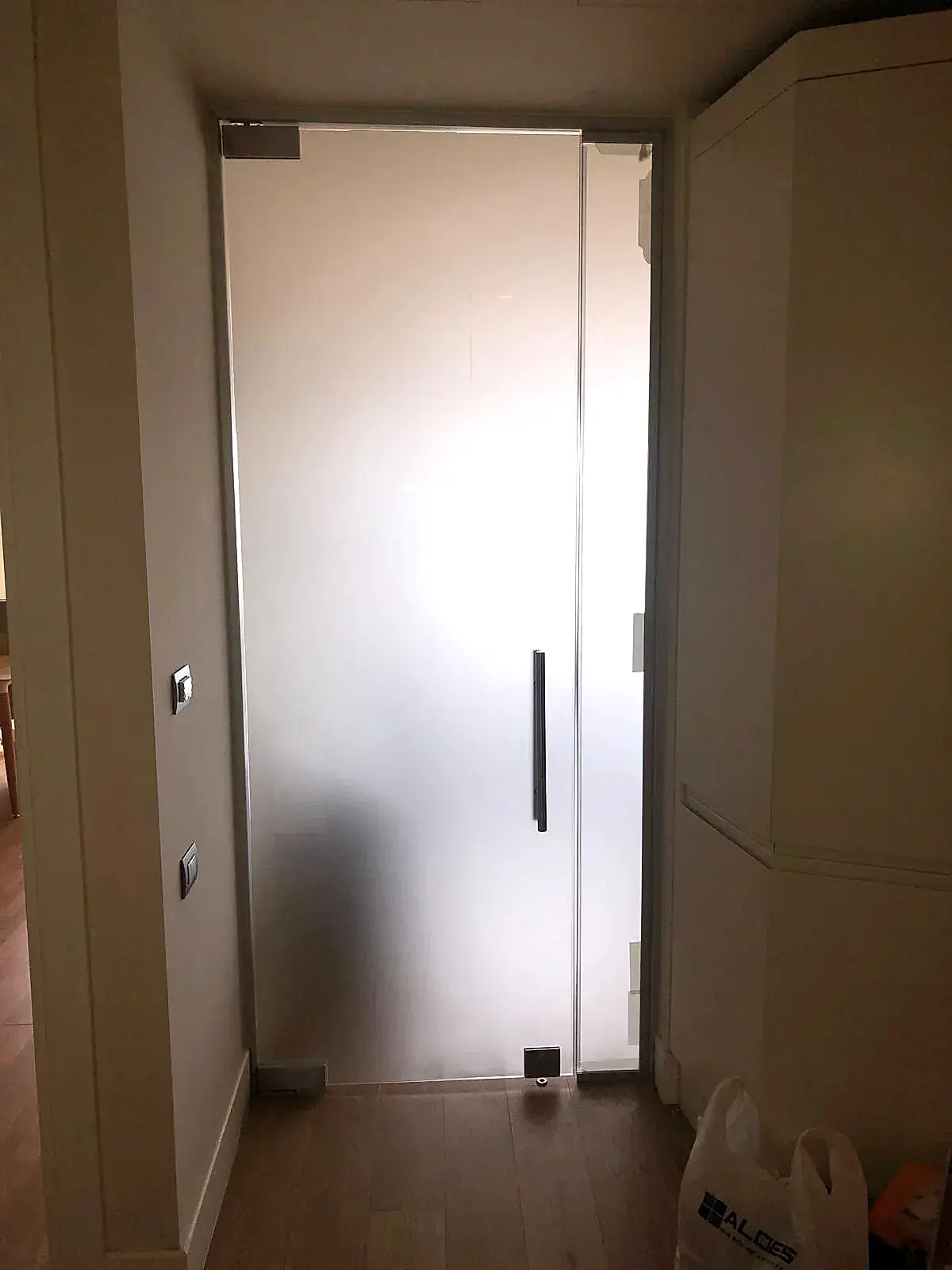 Hidrolik Menteşeli Cam Kapı