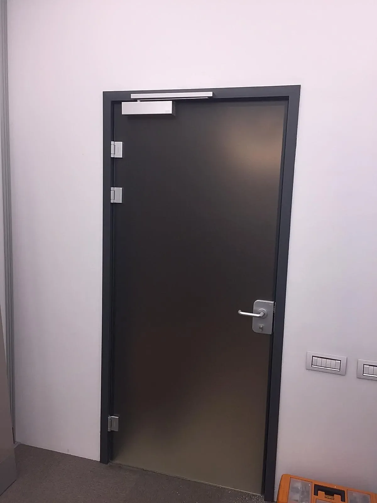 Dorma Üstten Hidrolik Kapatıcılı Kasalı Cam Kapı Sistemleri