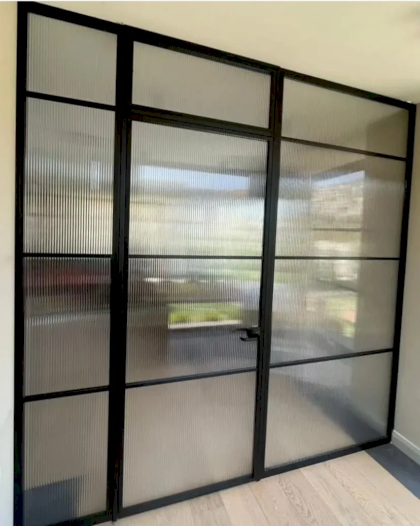 Nervürlü Camlı Cam Kapı Modelleri | Estetik ve Gizlilik - Camdizayn