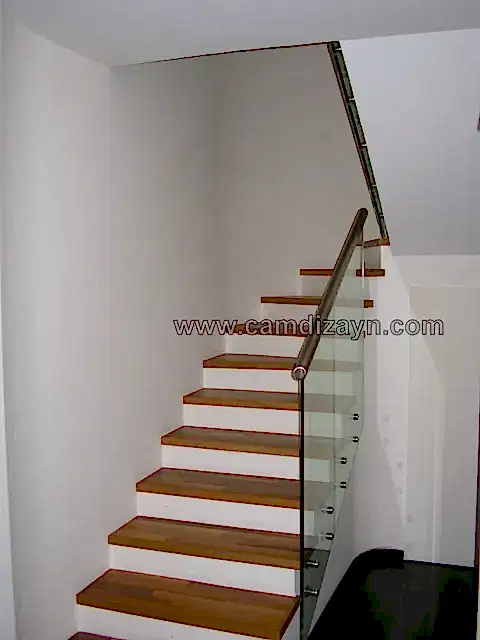 Cam Korkuluk Nedir? Mimari Kullanım Alanları ve Üst Düzey Güvenlik Standartları