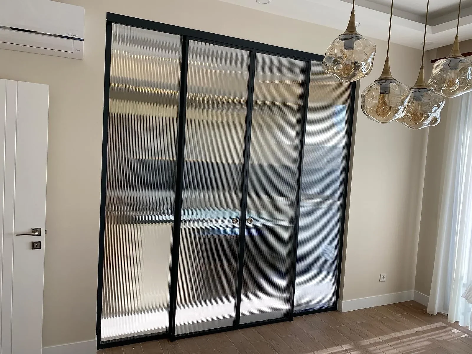 Nevrürlü Sürgülü Cam Kapı