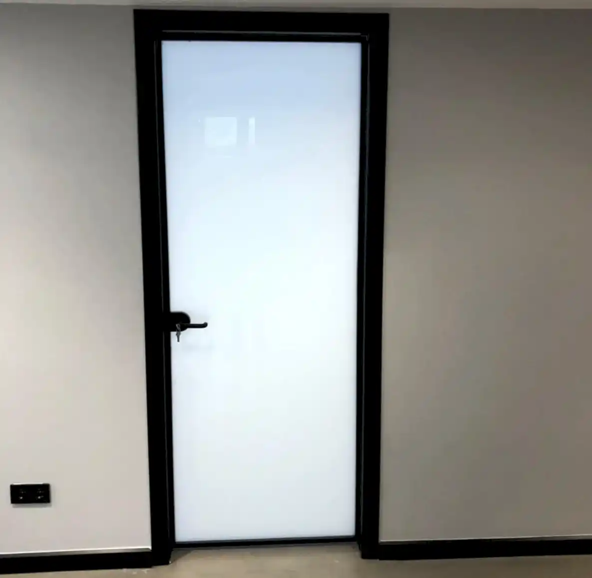 Alüminyum Pervazlı & Hoppe Kollu Cam Kapı Sistemleri | Cam Dizayn